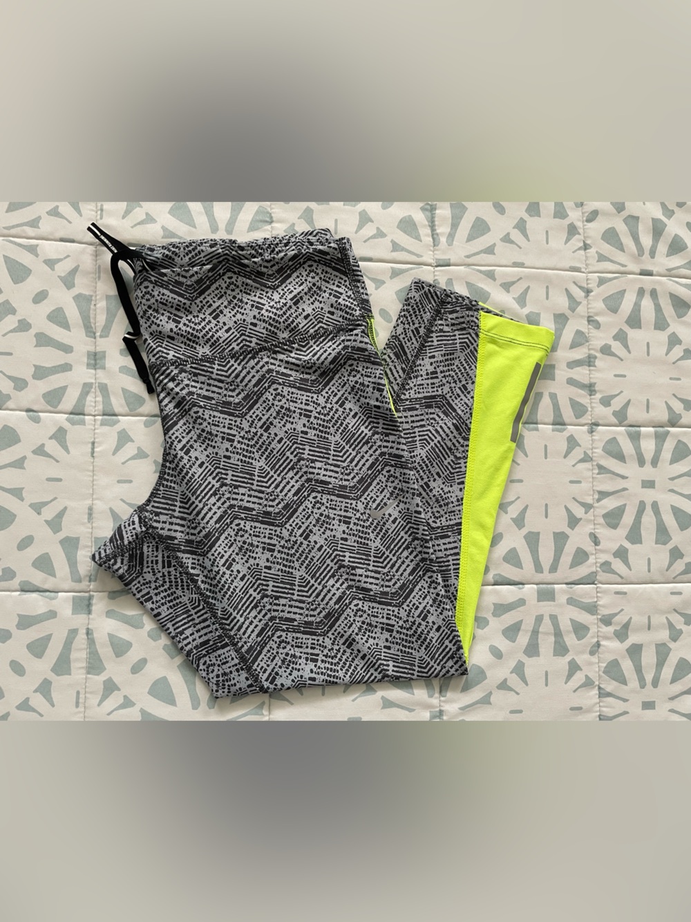 Women’s Nike Running Cropped Leggings - Black & Neon Yellow Panel